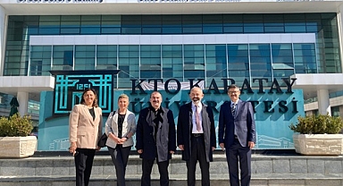 EĞİTİMİ AKADEMİSYENLER, AKADEMİSYENLERE VERDİ