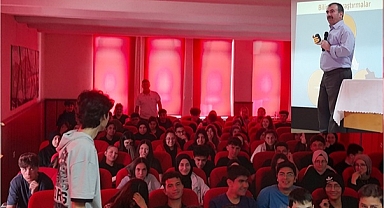LİSELİ GENÇLERLE ARAŞTIRARAK GELİŞMEK VE GELECEK ÜZERİNE SÖYLEŞTİ