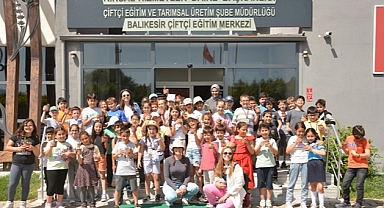 BAÇEM'İ YÜZLERCE ÖĞRENCİ GEZDİ