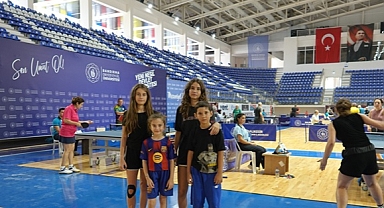 MİSAFİRLER YARIŞTI, EV SAHİPLERİ HİÇ GÖRÜNMEDİ