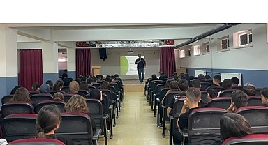PROF. DR. ÜNSALAN VE PROF.DR. BÖYÜKATA EĞİTMENLİK YAPIYOR