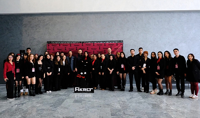 KARA KEDİ FİKRET'LE SAHNELERE ADIM ATTI