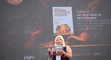 MEHMET SAROĞLAN VE RANA ŞAT'IN HAZIRLADIĞI KİTAP DÜNYA BİRİNCİSİ SEÇİLDİ 