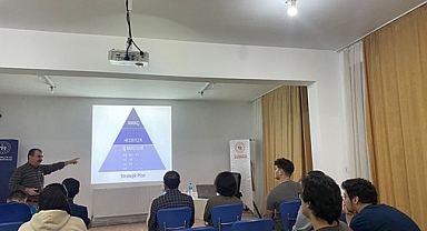 PROF.DR. MUSTAFA BÖYÜKATA YOZGAT KYK BOZOK YURDUNDA SEMİNER VERDİ