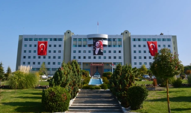 BAÜN QS SIRALAMALARINDA ÜSTLERDE