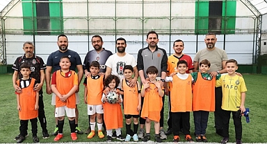 BABALAR VE OĞULLARI FUTBOL HEYECANI YAŞADI