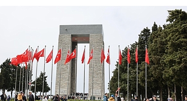 KÜÇÜKÇEKMECE'Lİ ÇİFTLER ÇANAKKALE ŞEHİTLİĞİ'Nİ ZİYARET ETTİ