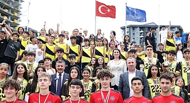 KÜÇÜKÇEKMECE'DE 19 MAYIS GENÇLİK KOŞUSU DÜZENLENDİ