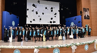 BALIKESİR ÜNİVERSİTESİ HUKUK FAKÜLTESİNDE MEZUNİYET GURURU
