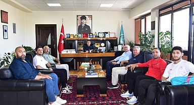 BAÜN'LÜ DÜNYA ŞAMPİYONLARINDAN REKTÖR OĞURLU'YA ZİYARET