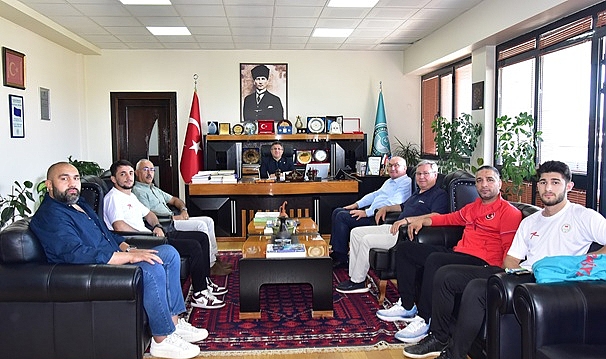 BAÜN'LÜ DÜNYA ŞAMPİYONLARINDAN REKTÖR OĞURLU'YA ZİYARET