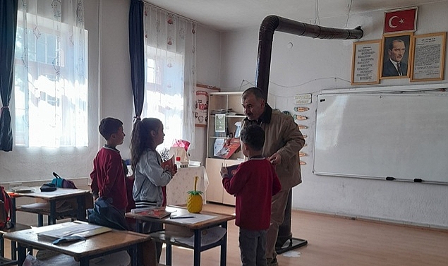 PROF.DR BÖYÜKATA “KÖYDE OKUMA ETKİNLİKLERİ” İÇİN KONACI VE TAŞPINAR KÖYLERİNE GİTTİ