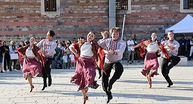 HALK DANSLARI RÜZGÂRI BURSA'NIN DÖRT BİR YANINI SARDI